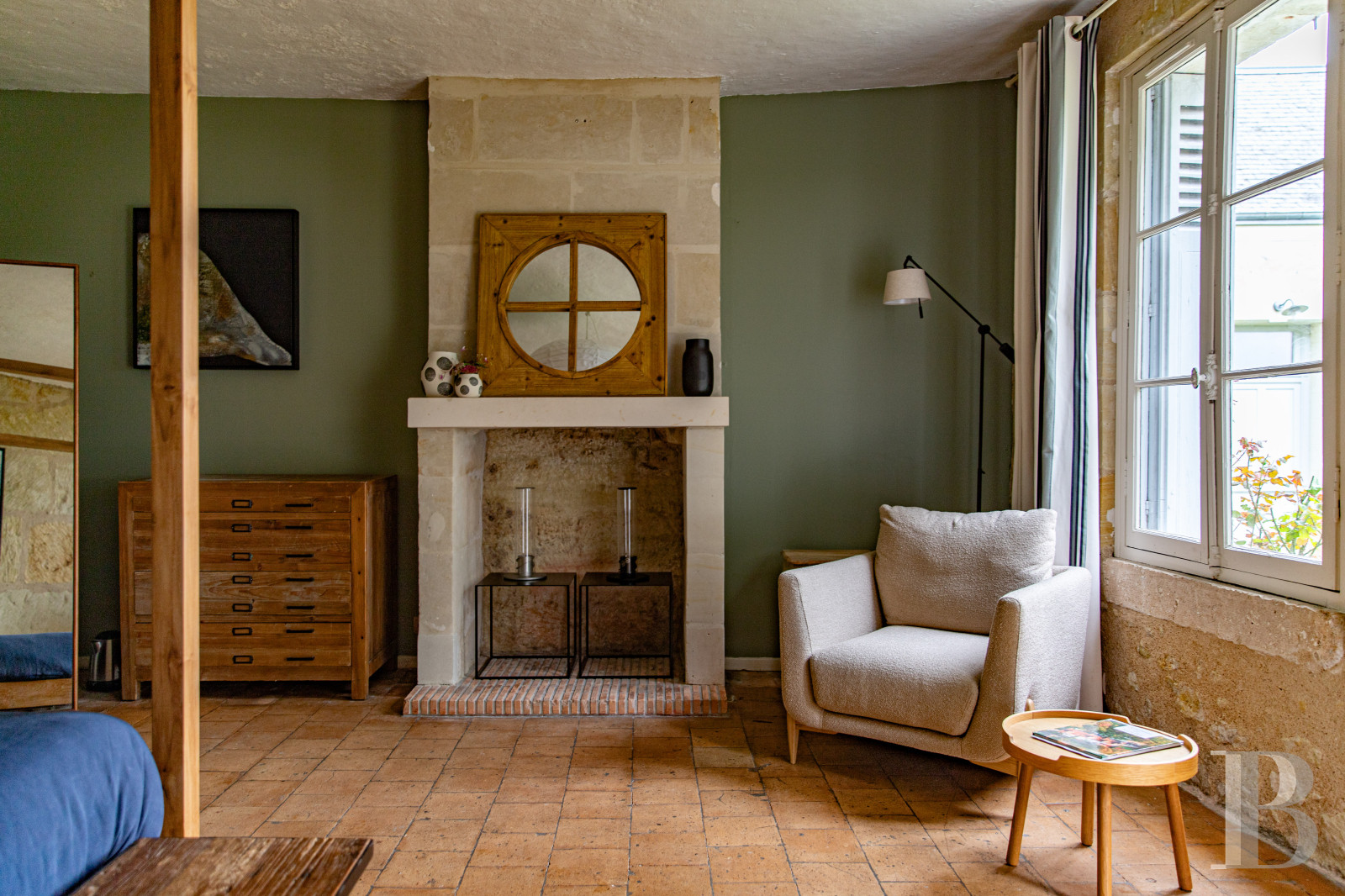 En Indre-et-Loire, sur les hauteurs d’un village, près d’Amboise, un château et son hameau en bordure de forêt - photo  n°28